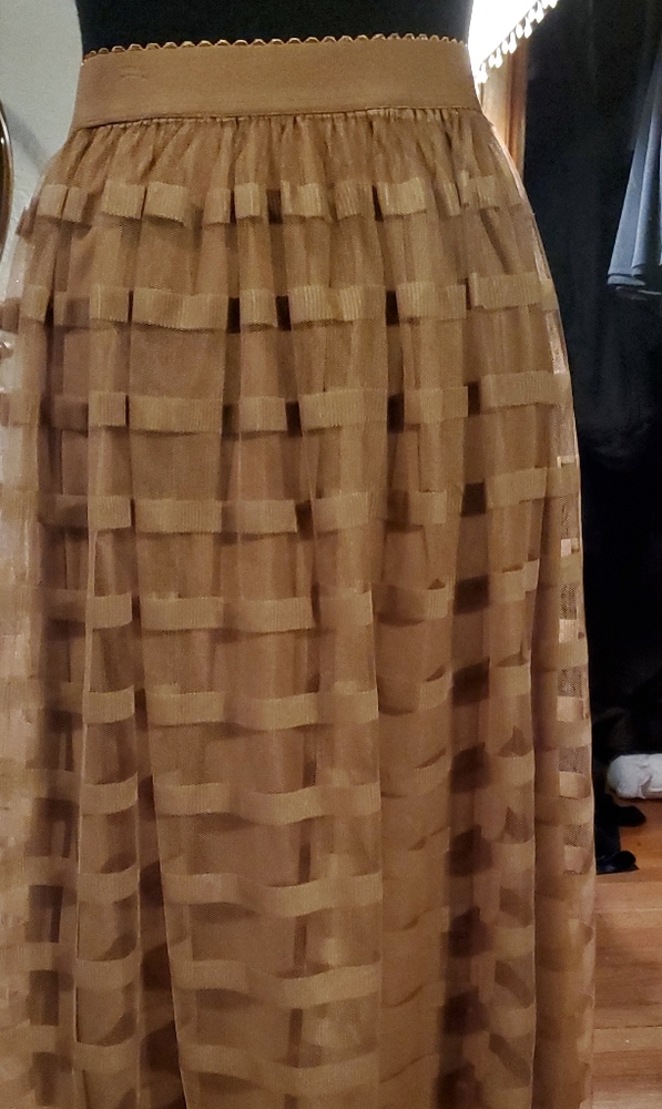 METRO WEAR, SIZE MEDIUM, BROWN TOOL SKIRT.